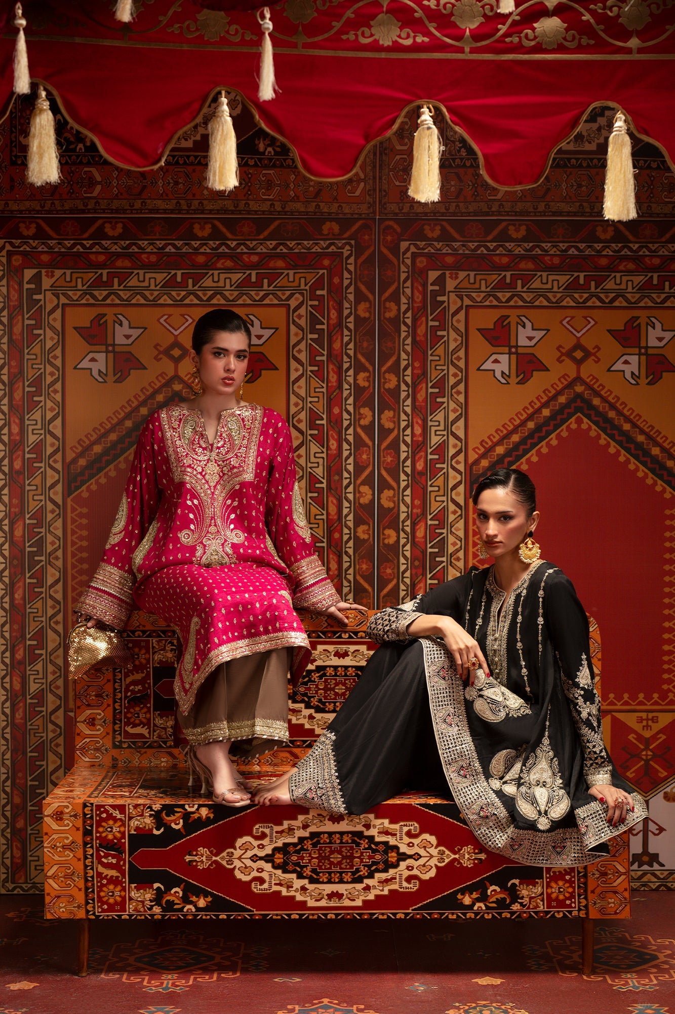 EMBROIDERED SUIT (E1066/104/902)